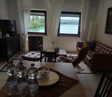 Szigetszentmiklos House | Romantic Lakeside Retreat - Nature Sport near Bp