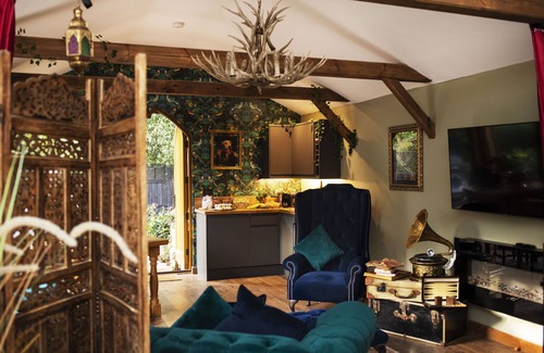 Layer de la Haye Cabin | Romantic Lodge on Edge of Nature Reserve