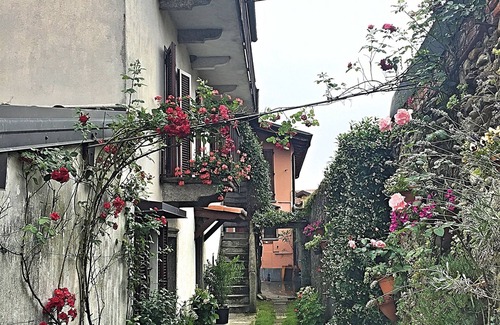 Pallanza Apartment | Romantic loft in the center of Suna, 5 min from the beach