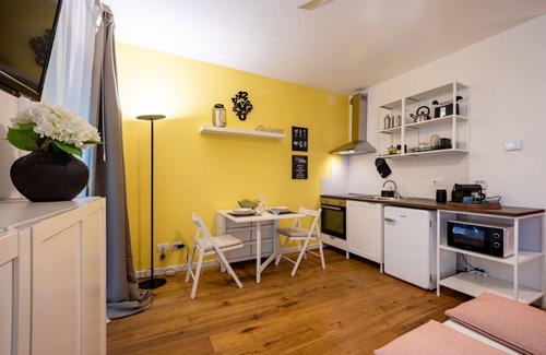 San Zeno Apartment | Romantic loft with private garden | Self check-in