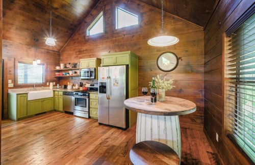 Ringold Cabin | Romantic log cabin w/private heart-shaped hot tub and fireplace for two