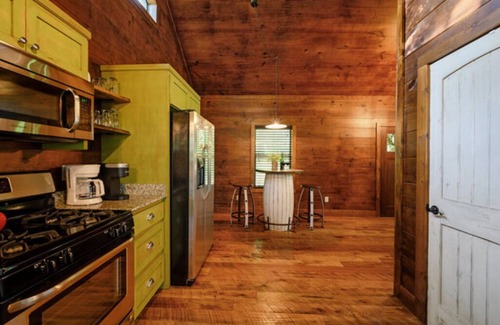 Ringold Cabin | Romantic log cabin w/private heart-shaped hot tub and fireplace for two