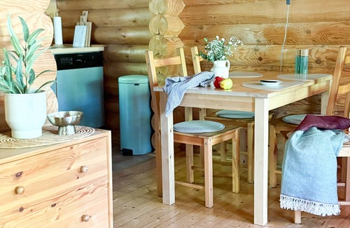 Wiefelstede House | Romantic log house on a small idyllic forest lake