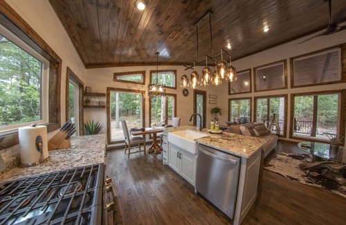 Broken Bow Cabin | Romantic Luxury Sauna Hot Tub Near Town