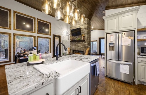 Broken Bow Cabin | Romantic Luxury Sauna Hot Tub Near Town