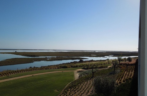 Olhao Apartment | Romantic/Minimalist flat-10 minutes from the beach