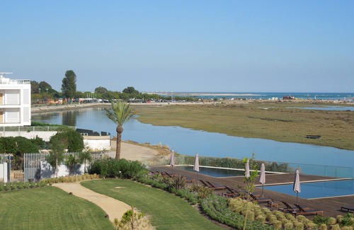 Olhao Apartment | Romantic/Minimalist flat-10 minutes from the beach