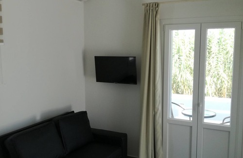 Plaka Apartment | Romantic modern studio D on the ground floor - 2 min. from Plaka beach, Naxos