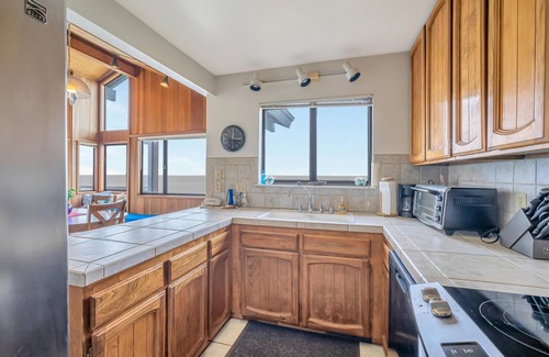 Manchester House | Romantic Ocean Front home, Private Beach Access, Allows Pets, Recently renovated