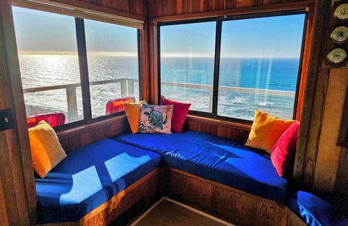 Manchester House | Romantic Ocean Front home, Private Beach Access, Allows Pets, Recently renovated
