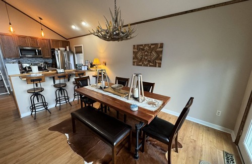 Montebello House | Romantic or Family Vacay w/Stunning Mtn Views & Hot Tub near Crabtree Falls