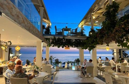 Agios Gordios House | Romantic Palace Beach Apartments