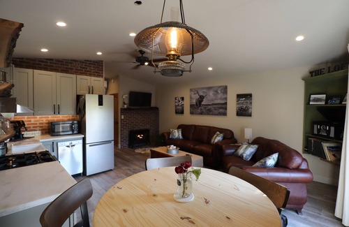 California Wine Country House | Romantic Private Getaway! Hot tub, Fireplace and Views!