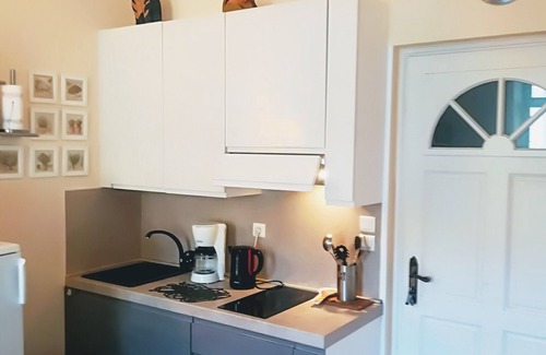 Gambetta Apartment | Romantic, quiet 2 room flat, private terrace, free Wi-Fi, near beaches and tram