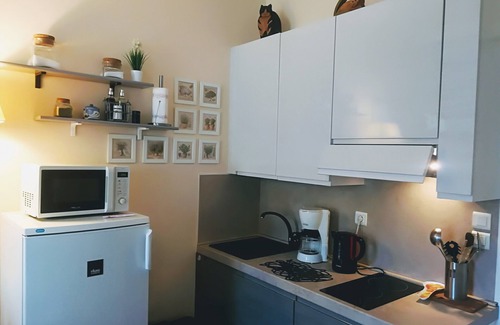 Gambetta Apartment | Romantic, quiet 2 room flat, private terrace, free Wi-Fi, near beaches and tram