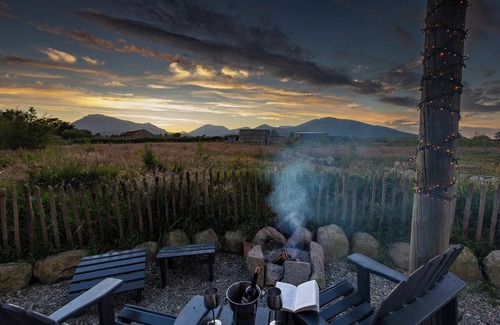 Annalong Cabin | Romantic Rural Retreat - Rustic Cabin in the Mournes with Private Hot Tub