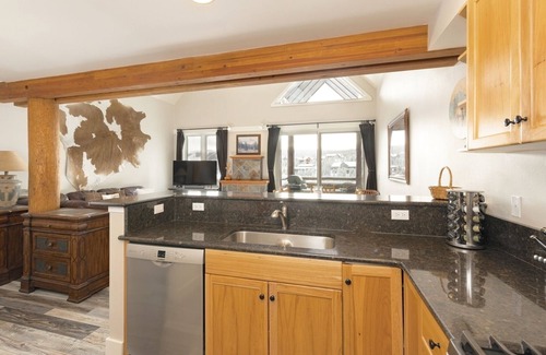Saddle Ridge House | Romantic Saddle Ridge- Ski-in/out w/2 King Suites, 2 Fireplaces, Hot Tub, Views
