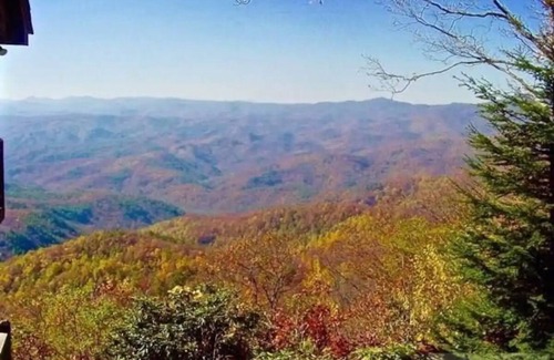 Apple Ridge Cottage | Romantic & Secluded! Blowing Rock, Views, Hot tub - The Secret Shack