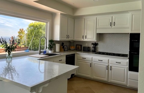 North Tustin House | Romantic Spanish Villa with pool and city light view and canyon view