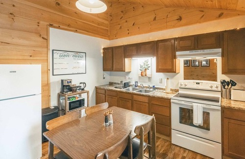 Cosby Cabin | Romantic spot! Huge deck with outdoor soaking tub