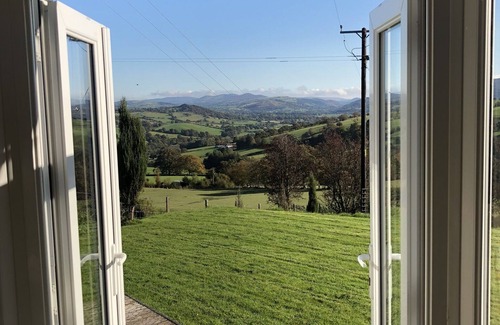 Corwen Cottage | Romantic Stone built cottage with Log burner