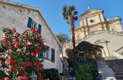 Prcanj Villa | Romantic stone house by the sea *