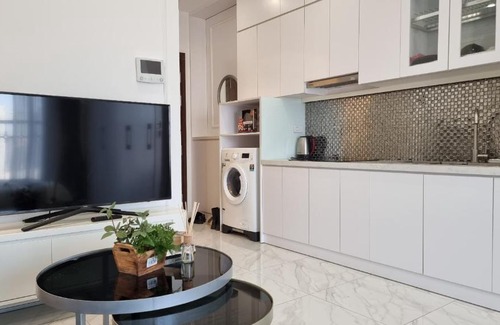 Nhat Tan Apartment | Romantic Studio Apartment with lake view high floor