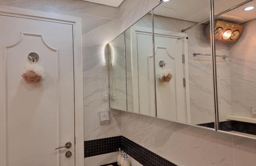 Nhat Tan Apartment | Romantic Studio Apartment with lake view high floor