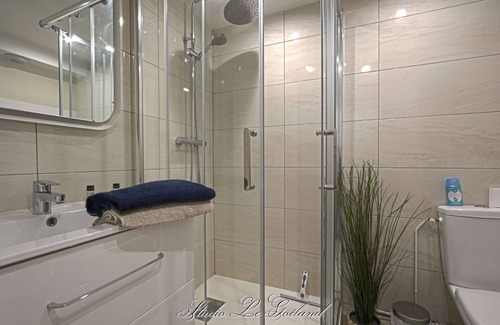 Enclos Apartment | Romantic studio w/comfy bed & large btm 1mn-walk to Vieux Bassin - Studio Le Goéland ♥