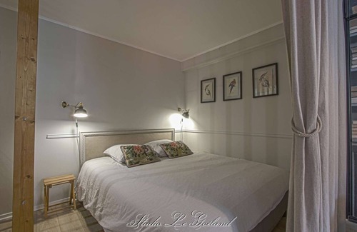 Enclos Apartment | Romantic studio w/comfy bed & large btm 1mn-walk to Vieux Bassin - Studio Le Goéland ♥
