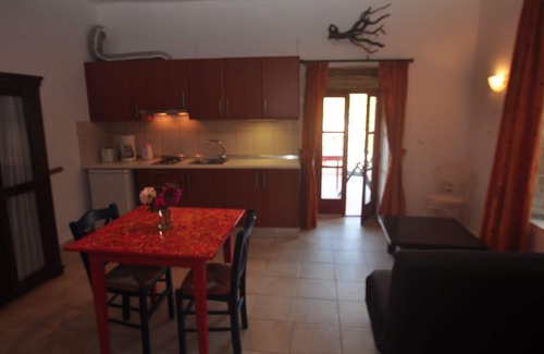 Kissamos Apartment | Romantic studio with semi private pool