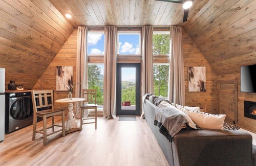 Jasper House | Romantic Sunsets Views Couples A Frame & Hot Tub