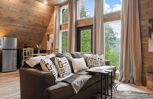 Jasper House | Romantic Sunsets Views Couples A Frame & Hot Tub