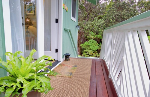 Ohia Estates Cottage | Romantic Tree Cottage in the Rainforest