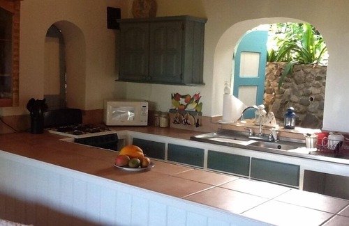 Falmouth Harbour Cottage | Romantic Tropical Hideaway - Birds & Bees Cottage