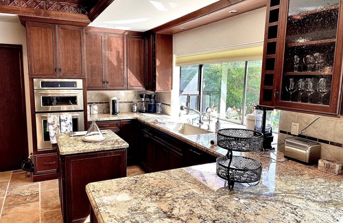 Monterey House | Romantic Tuscan-style Villa with Amazing Views