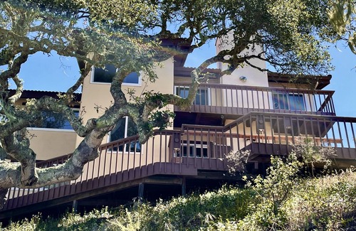 Monterey House | Romantic Tuscan-style Villa with Amazing Views