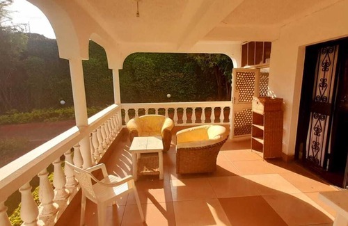 Kitisuru Cottage | Romantic villa with private balcony — 5 min from village market !