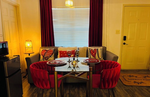 Tupelo Condo | ~RomanticRoomForCouple~Gated Condo'NHeartOfTupelo3guests