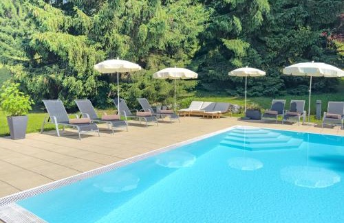 Laakirchen Hotel | Romantik Hotel Die Gersberg Alm über Salzburg mit Outdoorpool