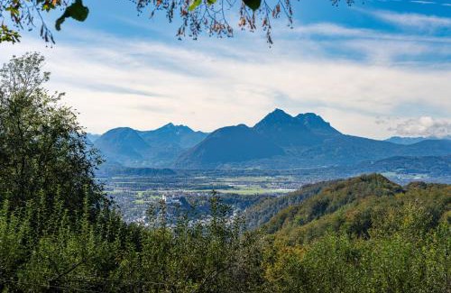Laakirchen Hotel | Romantik Hotel Die Gersberg Alm über Salzburg mit Outdoorpool