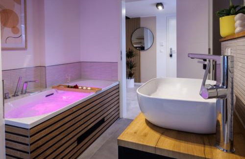 Bayreuth Apartment | Romantik pur! Whirlpool! 2 Schlafzimmer! Klimatisiert! Gassenviertel - Fußgängerzone!
