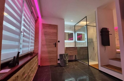 Charleville-Mezieres Apartment | Romantique Room