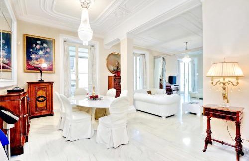 Rione III Colonna Apartment | Rome luxury apartment to Spanish Steps