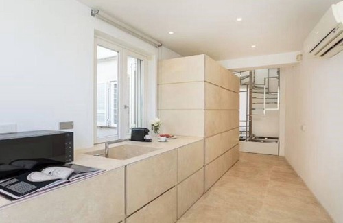 Rome City Centre Apartment | "Rome's Luxury Penthouse: Views, Jacuzzis, and Unbeatable Location"