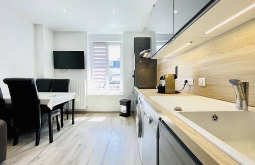 Vittel Apartment | Romy Schneider: Charming one-bedroom apartment in the heart of the city (parking and balcony)