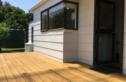 Whiritoa Cottage | Ronas - Whiritoa Beach Bach