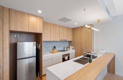 Kangaroo Point Apartment | RooCrest | New Apt w/Kitchen, Netflix & Disney+