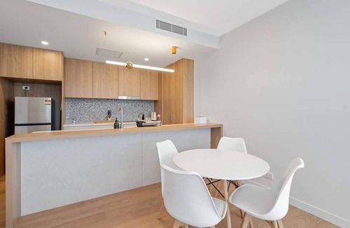 Kangaroo Point Apartment | RooCrest | New Apt w/Kitchen, Netflix & Disney+