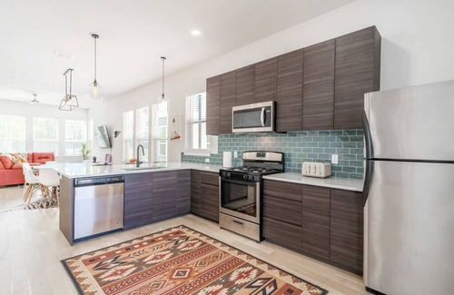 Mahncke Park House | Roof Top Deck/3 BR Su